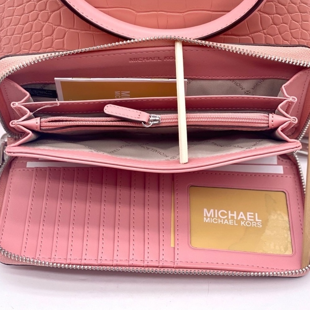 MICHAEL KORS LARGE TRAVEL CONTINENTAL WALLET WRISTLET - Picture 6 of 10